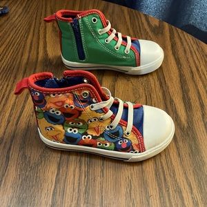 Sesame Street unisex zip high tops. Size: 7 toddler. Lightly used (worn twice).
